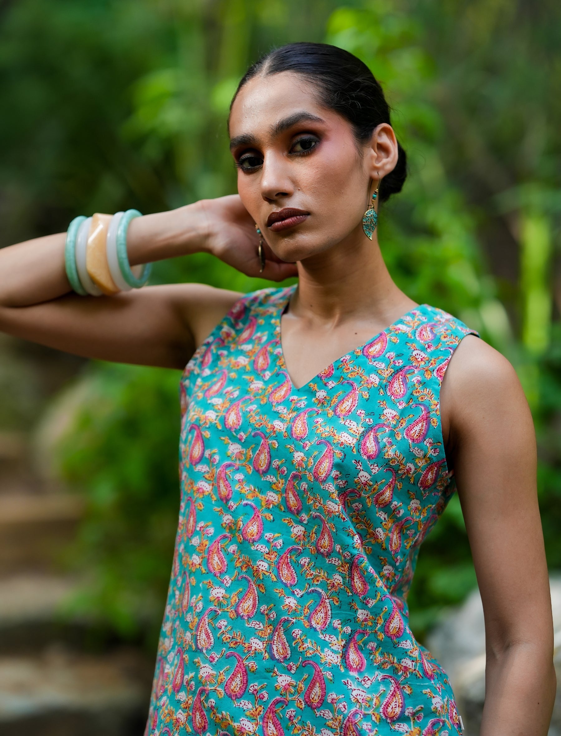 Sleeveless V-neck Cotton Top