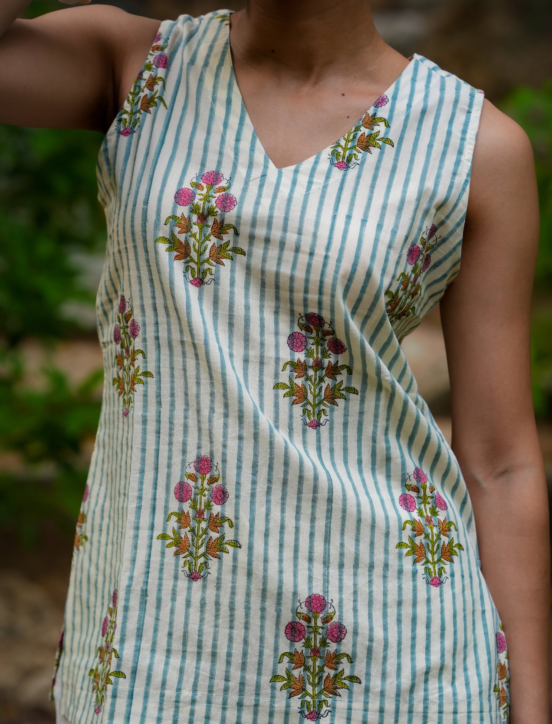 Sleeveless V-neck Cotton Top