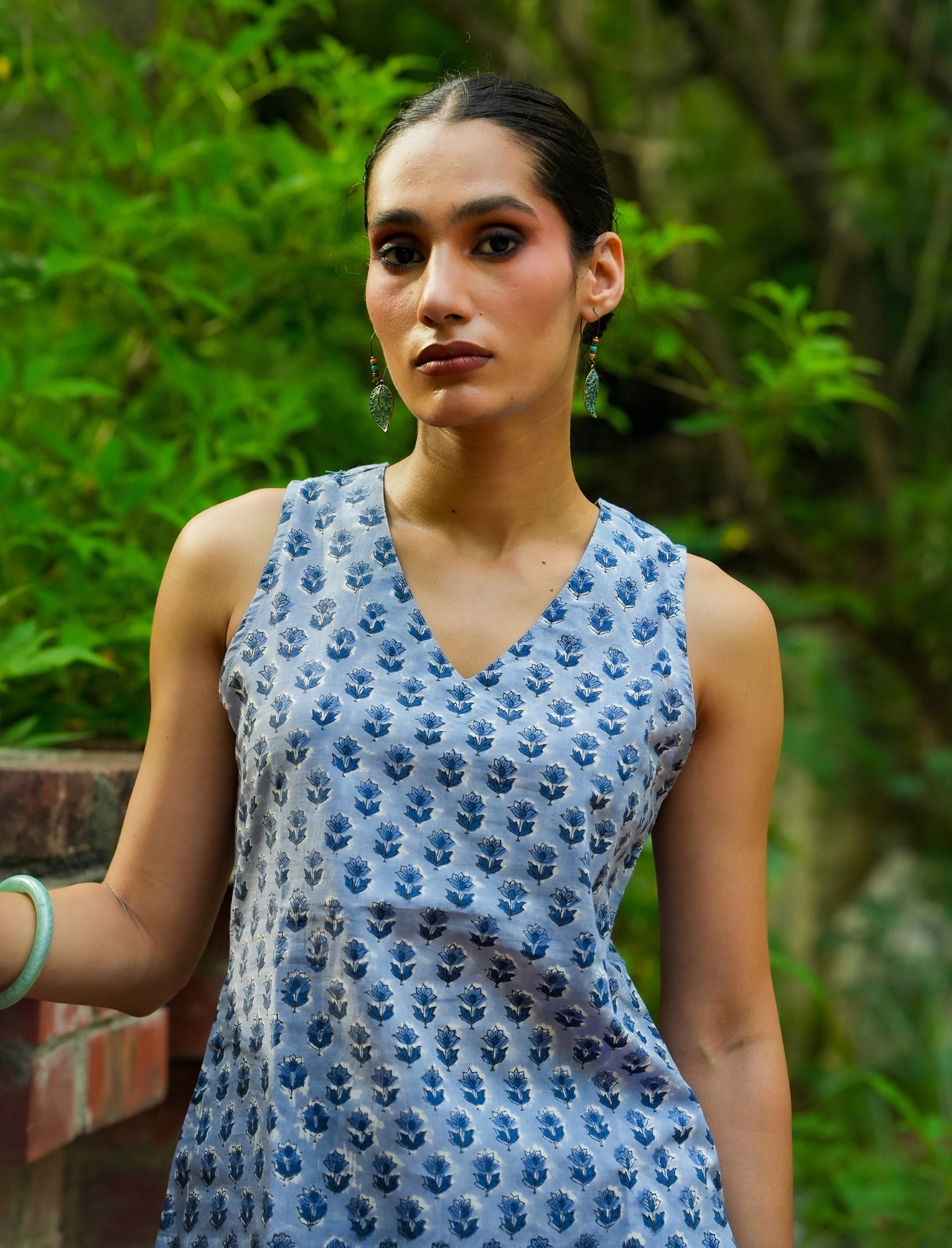 Sleeveless V-neck Cotton Top