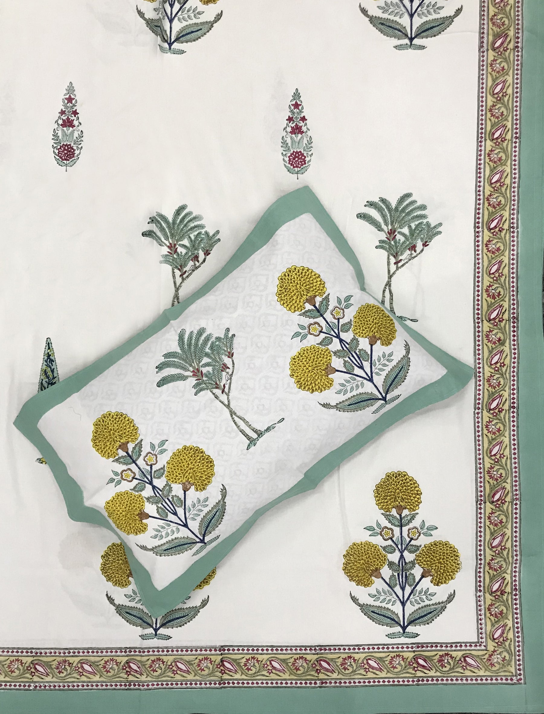 Cotton Double Bedsheet With Pillow Covers