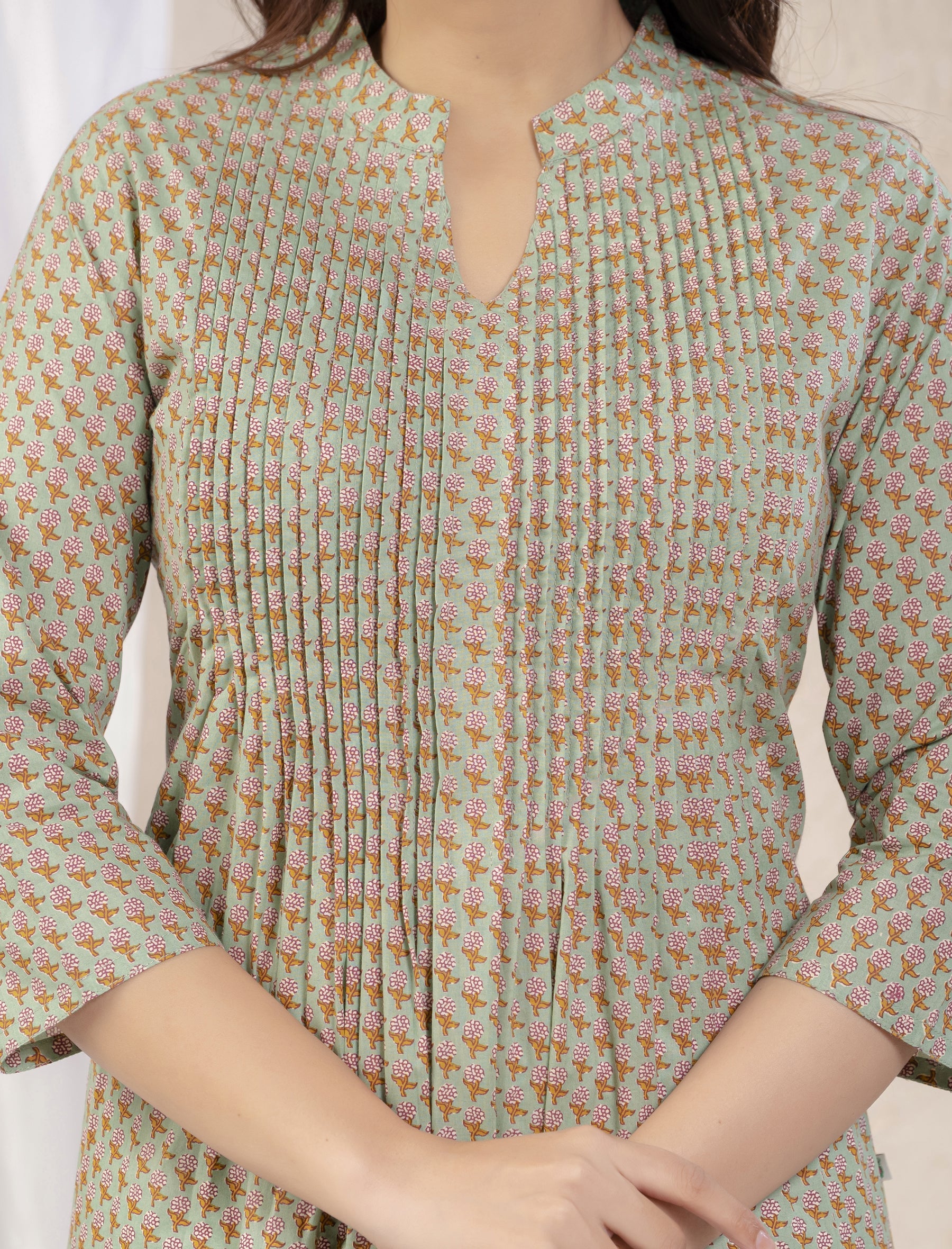 Green Butti Printed Straight Kurti